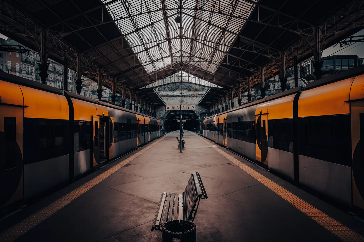 Symmetrical train station with a person walking in the distance (Sümmeetriline vaade rongijaamale, inimene kauguses)