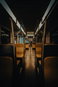 Empty night bus interior with yellow seats, perspective from rear (Tühi öine buss, kollased istmed, vaade tagant ettesuunas)