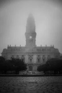Porto City Hall covered in morning mist, iconic tower partially hidden (Porto raekoda udu sees, ikooniline torn osaliselt varjatud)