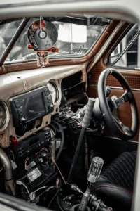 Vintage car dashboard and steering wheel interior at Augustfest 2025 (Autentsus ja vanatehnika dokumentaal) hotbois