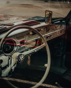 Vintage Volkswagen dashboard with steering wheel at Augustfest 2025 (Retroauto interjöör, festivalifookuses)