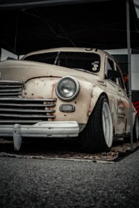 Slammed rusty GAZ classic car front view at Augustfest 2025 (Vana kooli tuuning ja festivalivibe)
