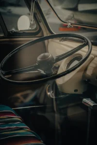 Interior steering wheel of vintage VW Bus at Augustfest 2025 (Autentsus ja ajalugu auto seest vaadatuna)
